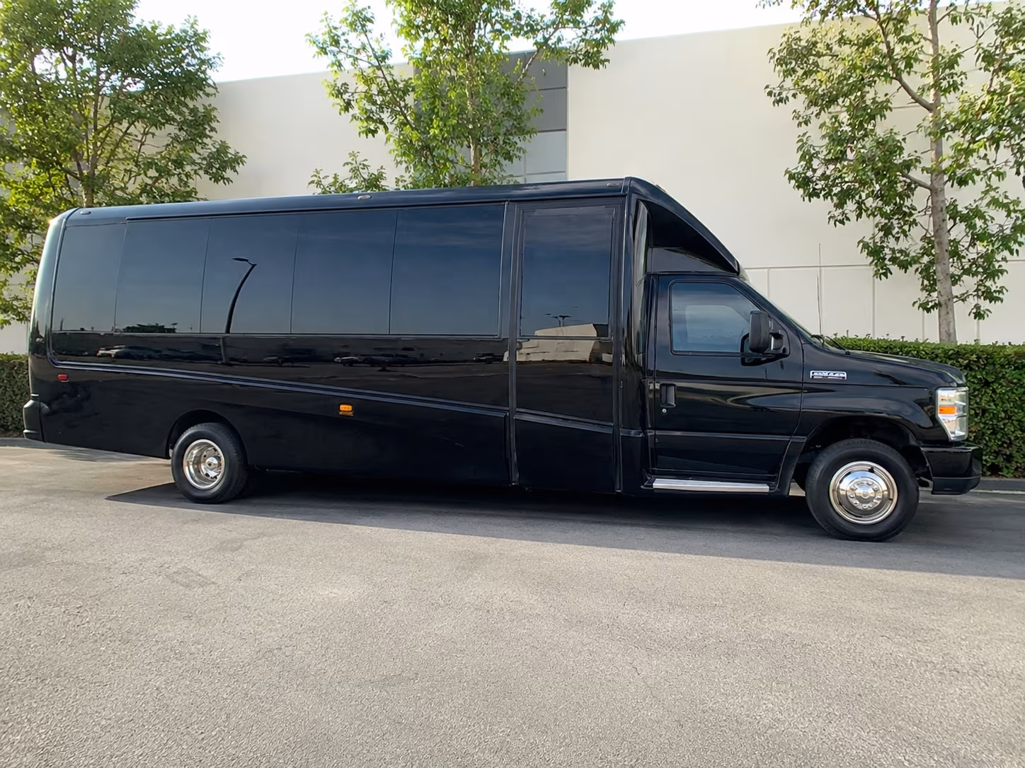 large scale bus services for multi day corporate programs in palm beach county