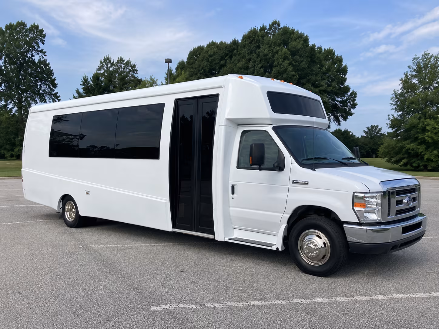 wellington 18 passenger party bus