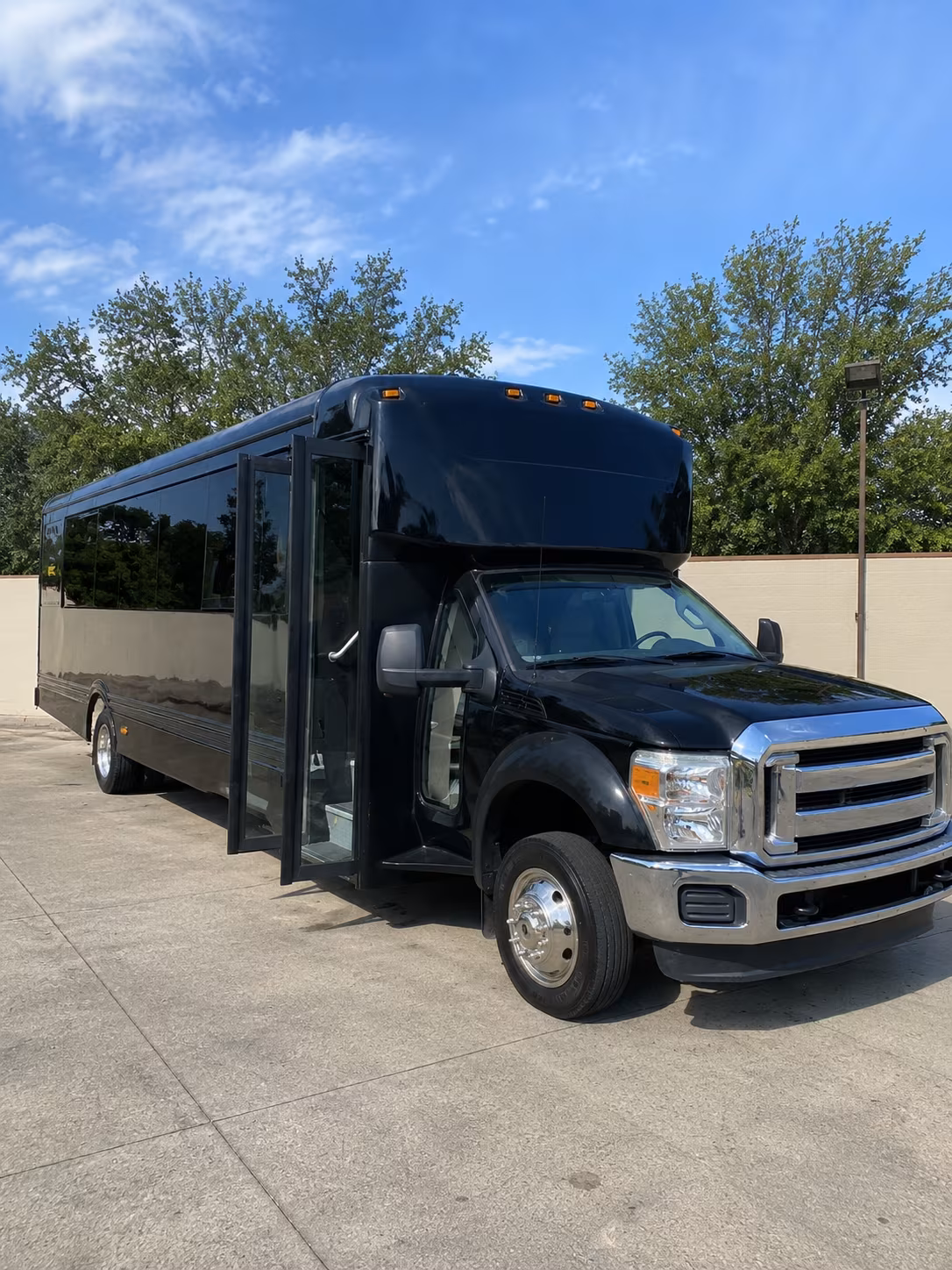 wellington 20 passenger party bus