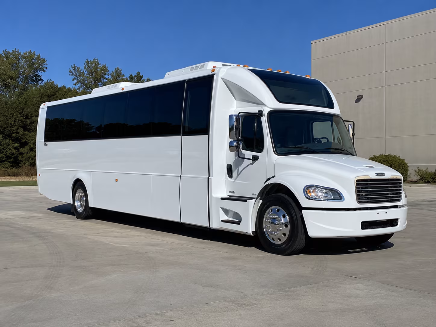 wellington 28 passenger party bus